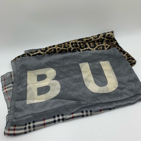 Burberry Accessories - Burberry silk scarf